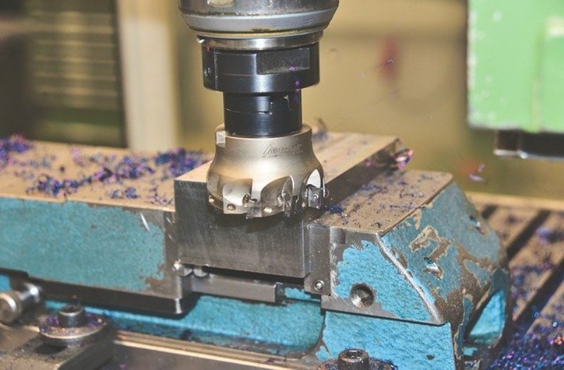 Tutti i vantaggi e gli svantaggi delle macchine CNC
