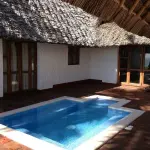 Costruire una piscina interrata senza permessi: si può?