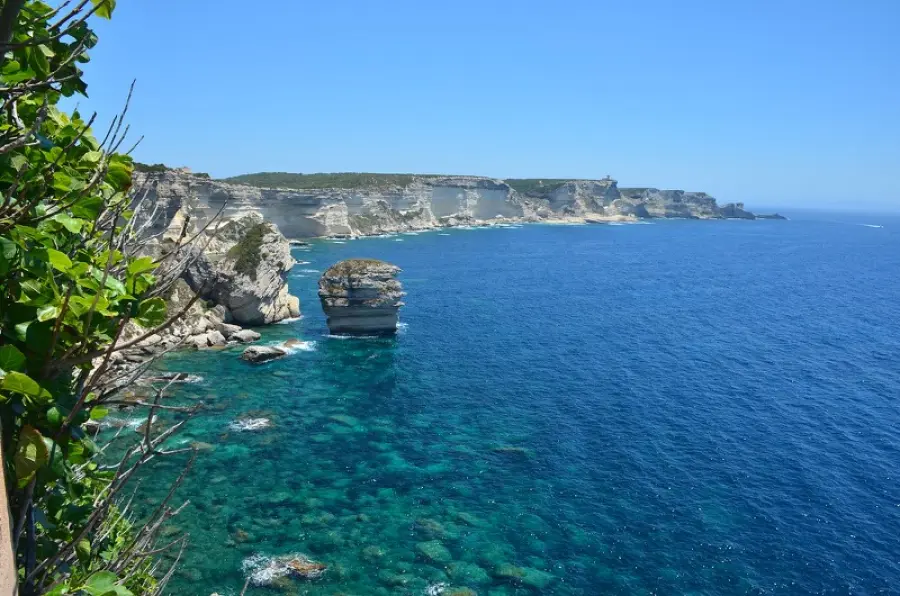 Vacanze in catamarano in Corsica: l’incredibile isola del Mediterraneo