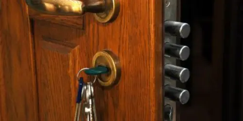 Rompere la serratura di casa, si può prevedere?