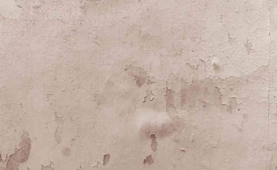 Cosa fare per ripristinare e sistemare un muro scrostato